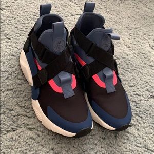 Womens Nike huarache city